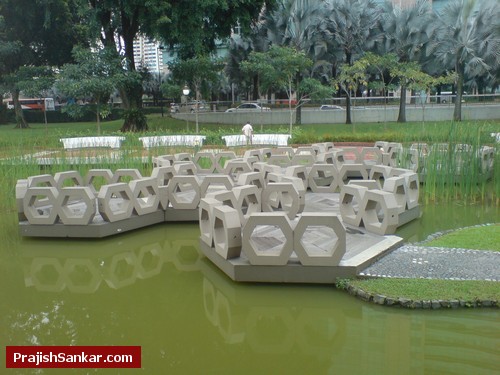 Toa Payoh Town Park maze bridge