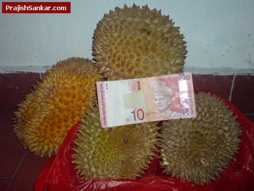 This is how many durians you can get for RM10 This is how many durians you'll get for RM10