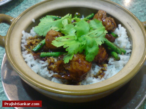 Vegetarian claypot chicken rice